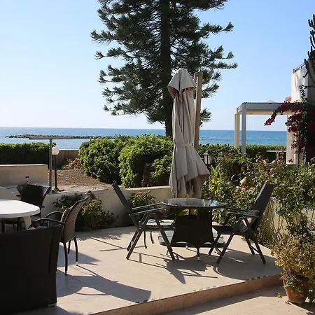 Nina's Beach House *
